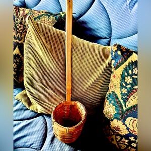 Vintage wicker wall basket/farmhouse sieve.